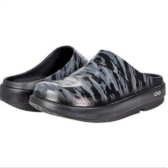 Oofos black and gray camo slip on open back clogs unisex Women's size 8 Mens -6 - Picture 1 of 9